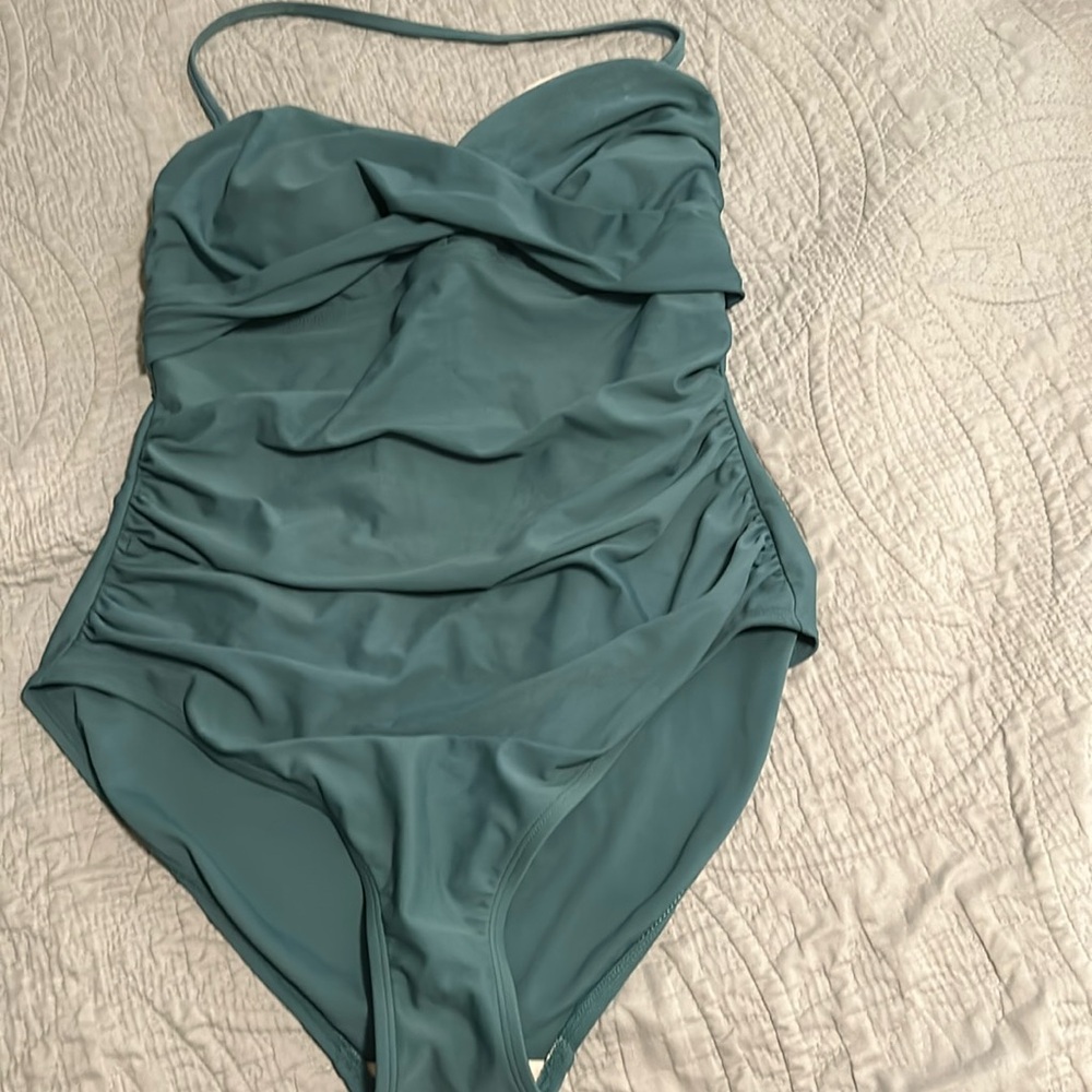 Merona Women’s one piece swimsuit size XL